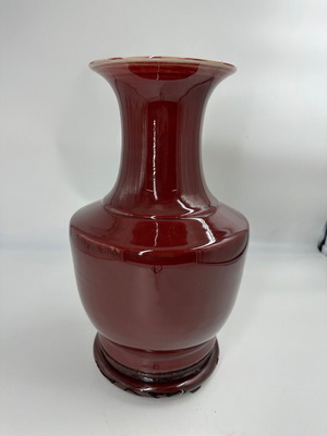 Sang de Boeuf vase new, porcelain with wooden base