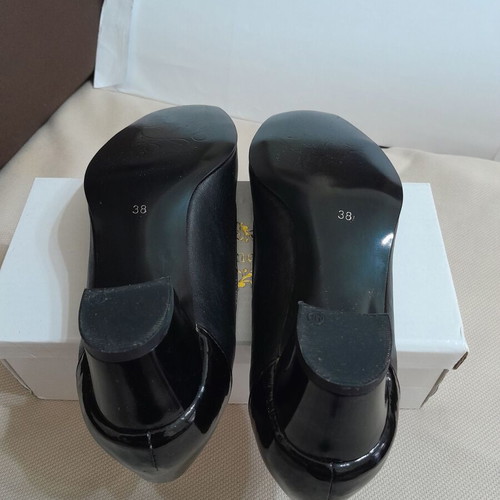 Classic black low heel pumps