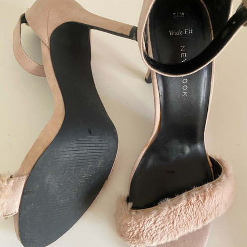Heeled sandals used, baby pink with fur details, size 38