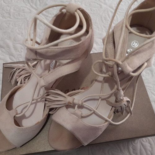 Beige suede sandals with laces, 10 cm heel, size 39, used
