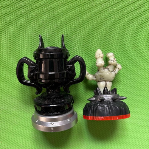 Kaos Trophy and Hand of Fate Skylander figures Nintendo/Playstation/Xbox used, pack