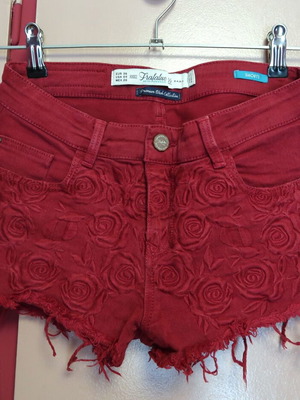 Zara denim σορτσάκι burgundy, S, σαν καινούργιο με κεντητές λεπτομέρειες