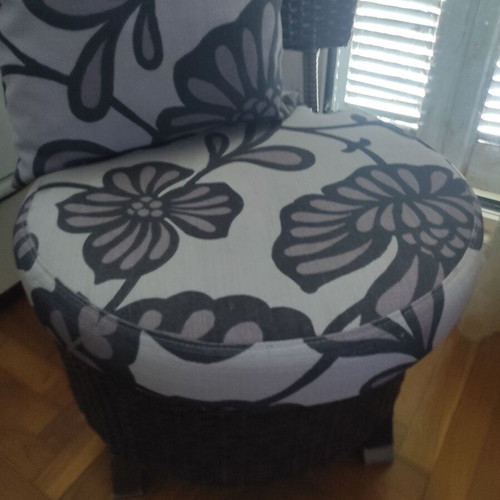 Mexil outdoor chair like new with durable gray and purple cushions
