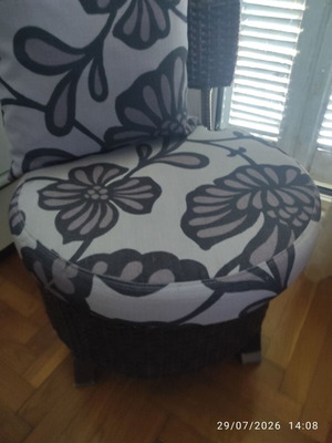 Mexil outdoor chair like new with durable gray and purple cushions