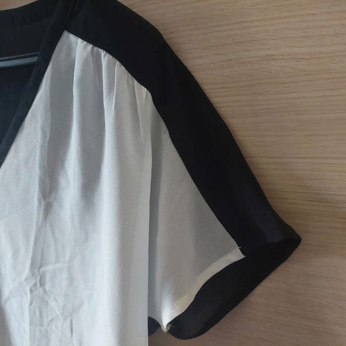 Amisu women's top used, black and white, size Small