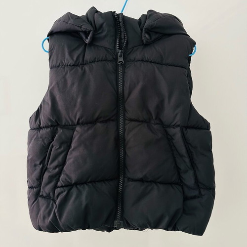 Gilet H&M black water-repellent like new, size 2-4 years