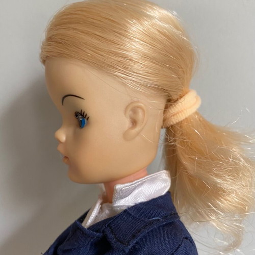 Vintage Sindy Pedigree doll used for repair or parts