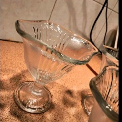 Vintage stemmed dessert glasses or bowls like new, set of 6