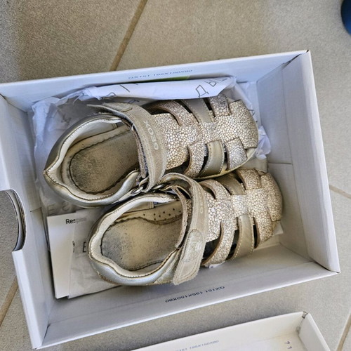 Geox kids sandals used, size 24, gold color