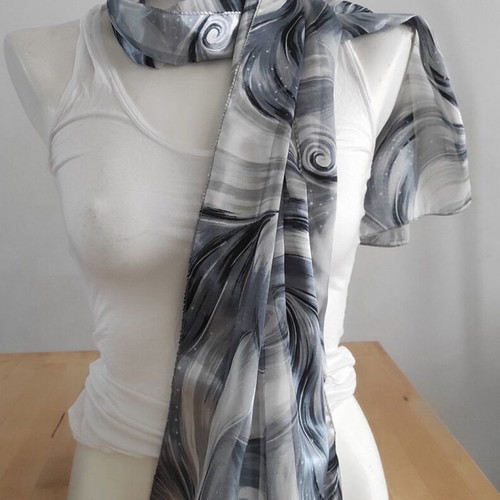 Scarf like new, black and gray, excellent quality