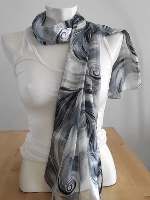 Scarf like new, black and gray, excellent quality