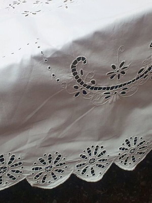 Handmade cutwork tablecloth white like new, cotton