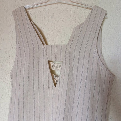 Beige Medium kaftani dress like new with embroidery and gold thread
