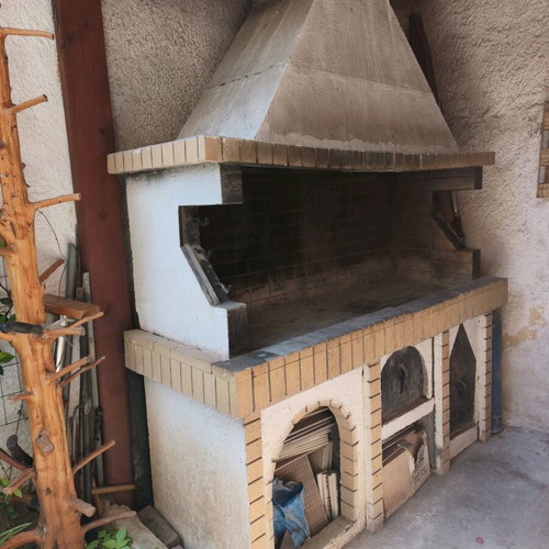 Stone barbecue used with grill 1.7 meters long