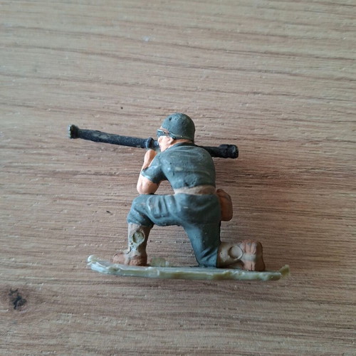 Vintage plastic military toy soldiers used, scale 1:32