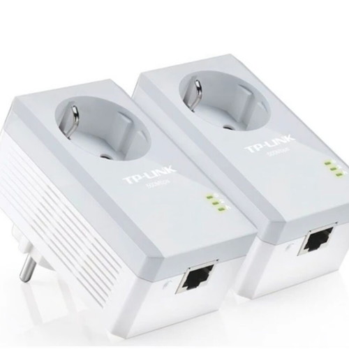 Tp-Link TL-PA4010PKIT Powerline dual kit like new with Ethernet port and passthrough socket