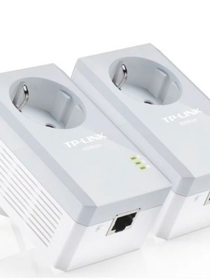 Tp-Link TL-PA4010PKIT Powerline dual kit like new with Ethernet port and passthrough socket
