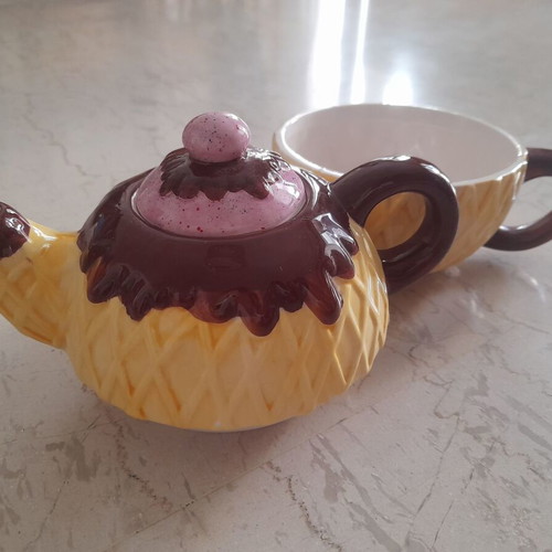 Cup with teapot set, dessert-shaped