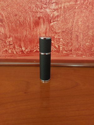 Refillable metal perfume bottle 5ml with magnetic cap and pressurised atomizer new
