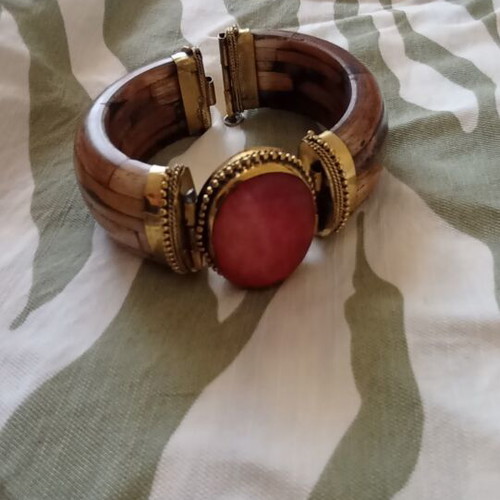 Bracelet new, impressive design with 6 cm diameter
