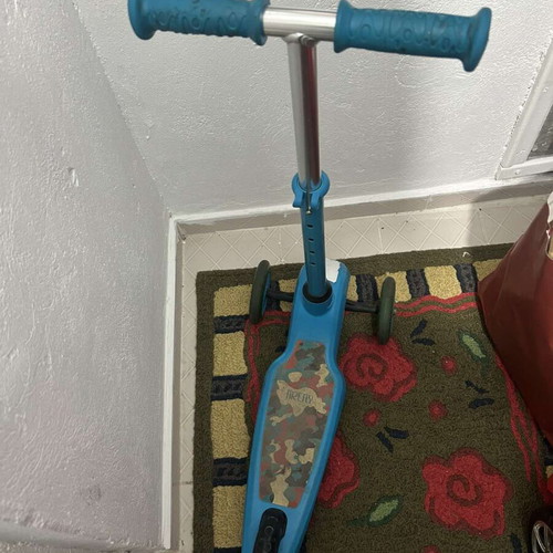 Intersport scooter used for 5 years old with lights