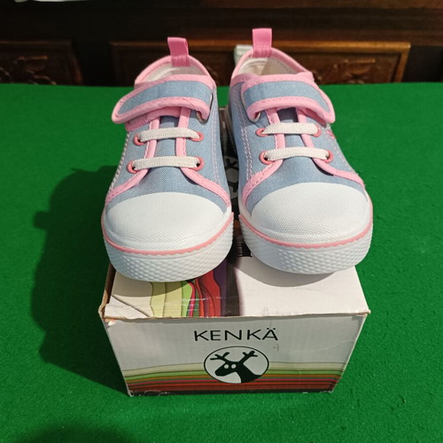 Girls' shoes size 26 athletic new, intact