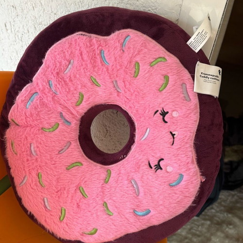 Flying Tiger Donut pillow like new
