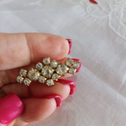 Bijou pin with rhinestones used, bronze base