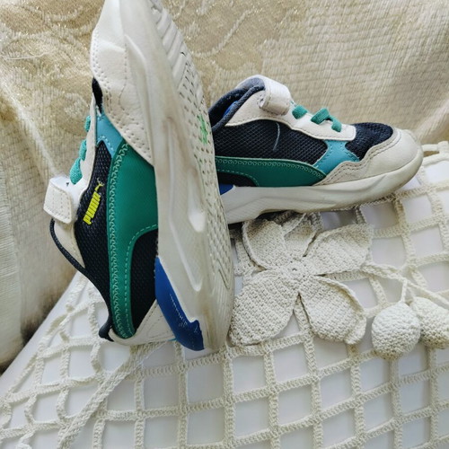 Puma athletic shoes size 26 like new, multicolor