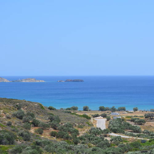 Οικόπεδο 6.400 τ.μ. στην Κίμωλο με θέα θάλασσα, οικοδομήσιμο