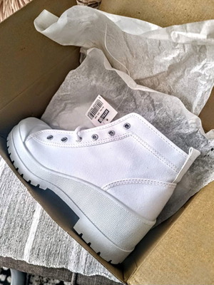 Mitsuko white ankle boots new, size 37