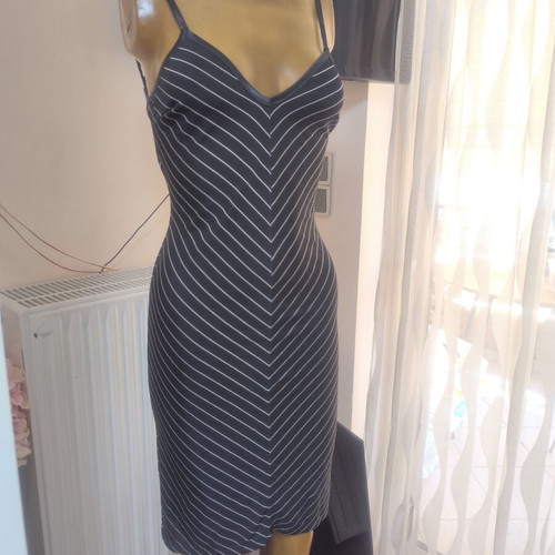 Fitted striped dress with open back, like new, black and white