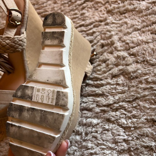 Beige platform sandals new, size 38