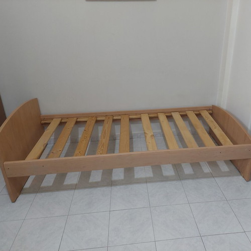 Neoset wooden bed with 90x200cm mattress used