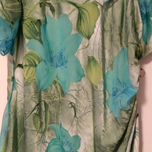 Kekatou women's formal dress like new with floral design
