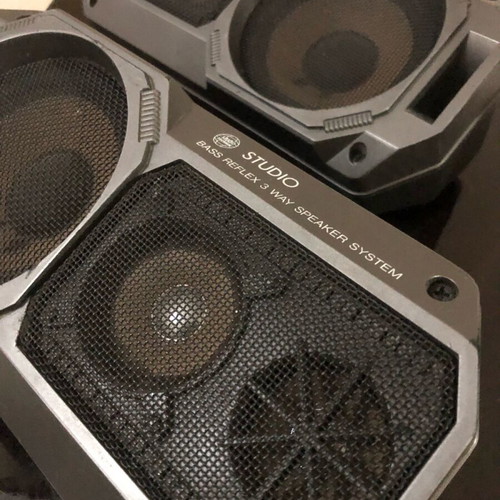 StudioTechnik 2x130w speakers used, bass reflex 3way system