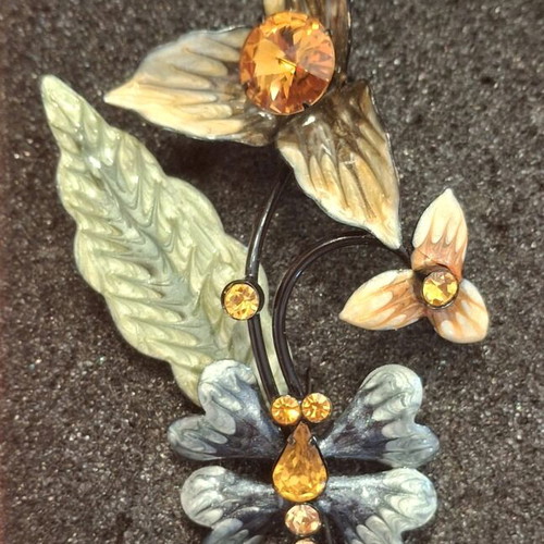 Vintage 90s flower brooch used