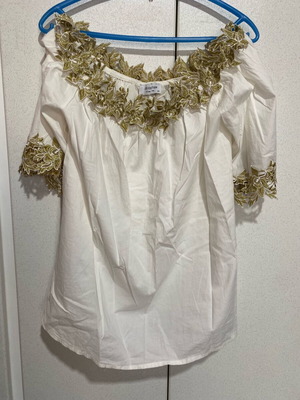 BSB white blouse shirt with gold design like new