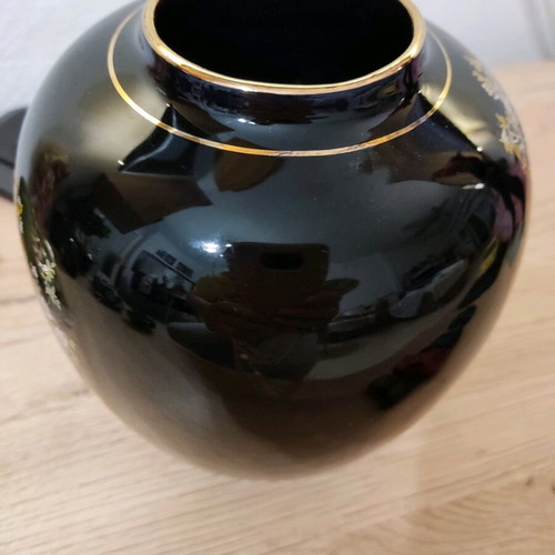 Porcelaine vintage vase made in Japan in like new condition