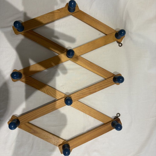 Wooden Accordion Wall Hanger with 10 Blue Knobs