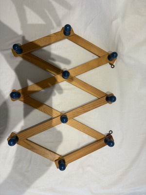 Wooden Accordion Wall Hanger with 10 Blue Knobs