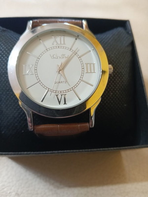 Valentini Quartz Unisex Wristwatch like new, white dial, brown leather strap