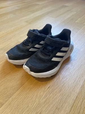 Παιδικά παπούτσια Adidas Bounce μεταχειρισμένα, μαύρα, μέγεθος 28