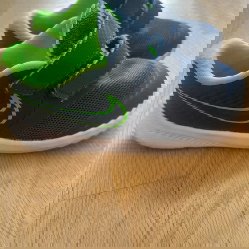 Nike sneakers μεταχειρισμένα, γκρι και πράσινα, μέγεθος 25