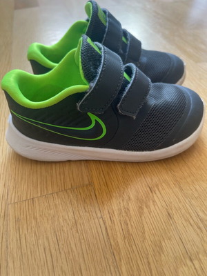 Nike sneakers grey and green , Size 25