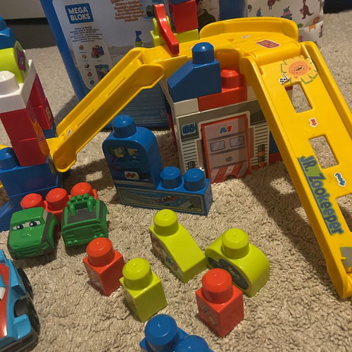 Mega Blocks First Builders Race Car Garage set like new with 60 pieces