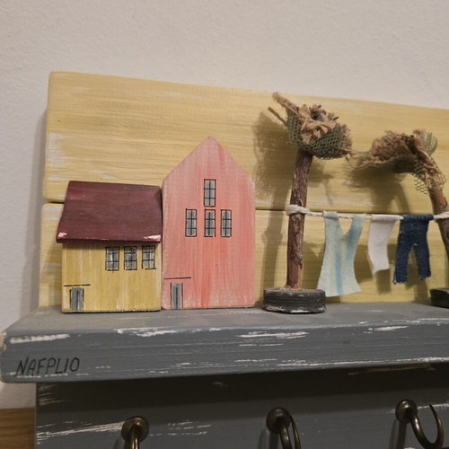 Handmade wooden hanger like new with 3D design