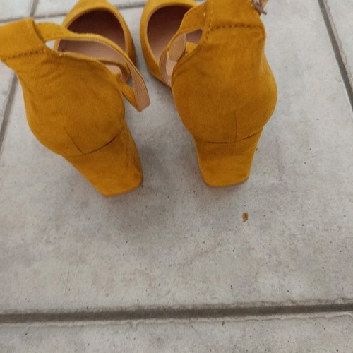Yellow pumps new, 8 cm heel, size 39