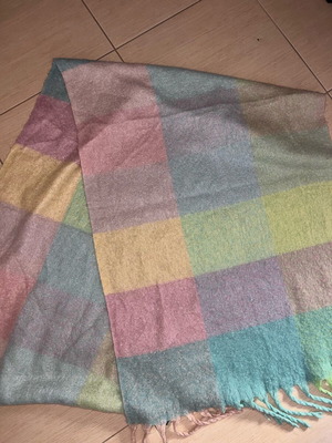 Bershka scarf like new, colorful, woolen, fluffy