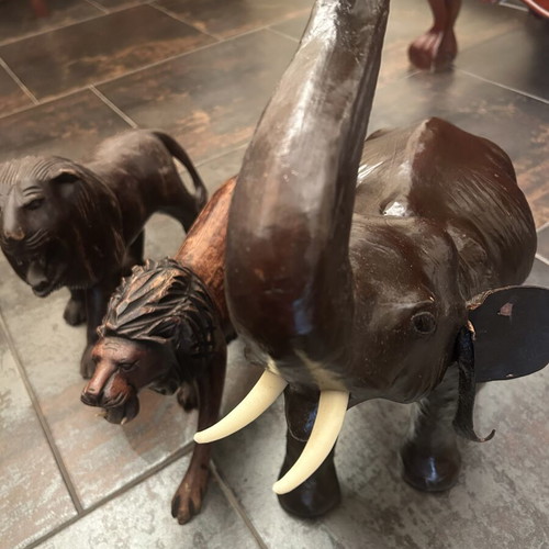 Wooden animal statues new, set